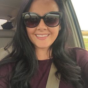 Meet your Posher, Dee